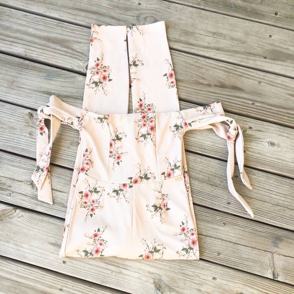 Sold Guess Kissy Off-The-Shoulder floral jumpsuit - Picture 6 of 8